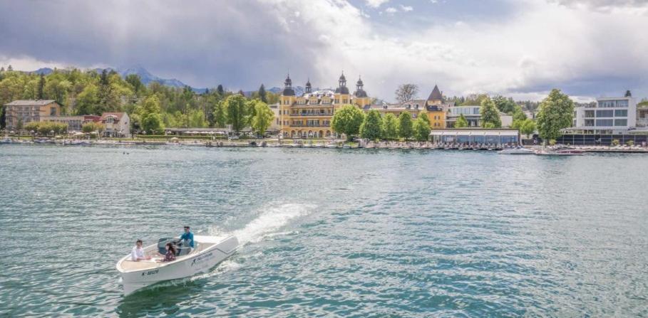 Velden - Villa Right In The Center With Private Parking เวลเดน อัม เวิร์ทเทอร์ซี ภายนอก รูปภาพ